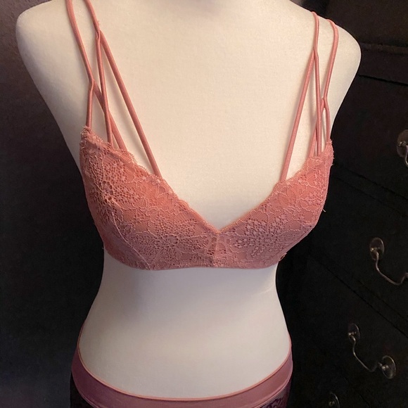 Victoria’s Secret Bra & Panty Set Burgundy Pink - Picture 7 of 7